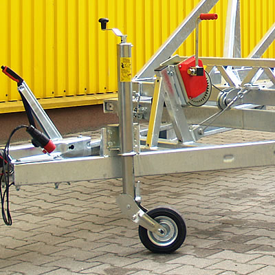 Automatic supporting wheel ensures stable trailer parking.